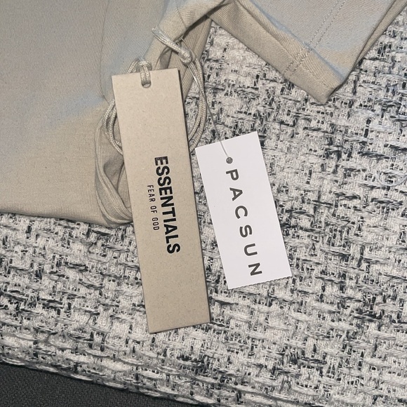 Fear of God Essentials Tee - Picture 3 of 5